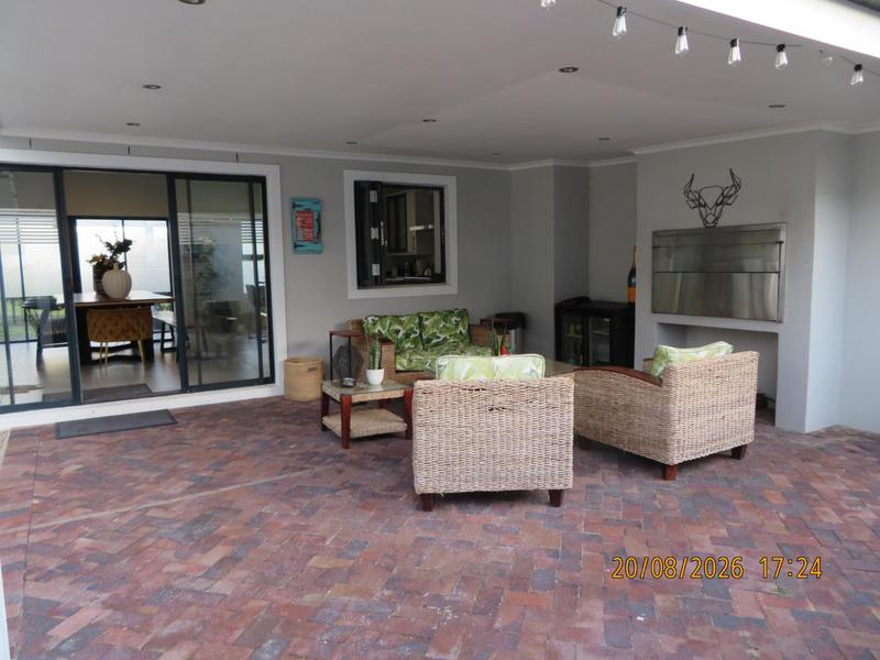 To Let 5 Bedroom Property for Rent in Zevendal Western Cape